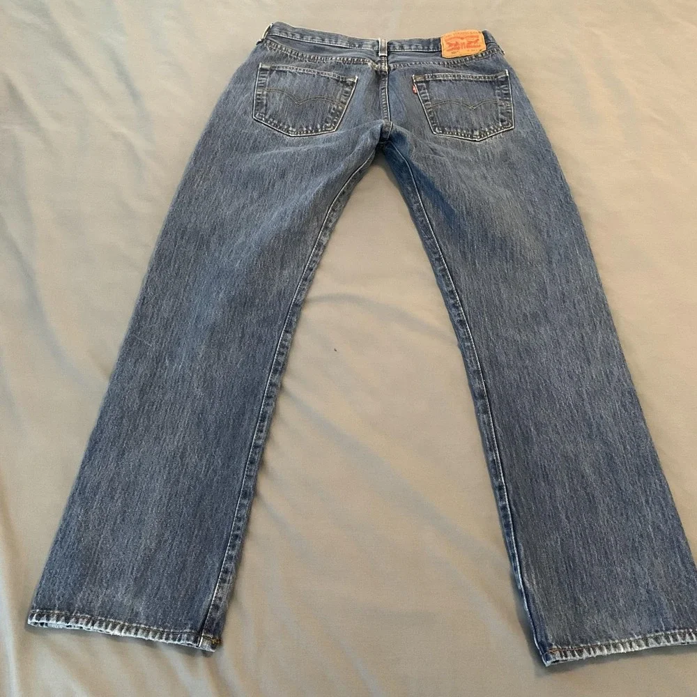 Levis 501 Jeans Mens 34x32 (33x29) Medium Wash‎ Blue Straight Button Fly Denim